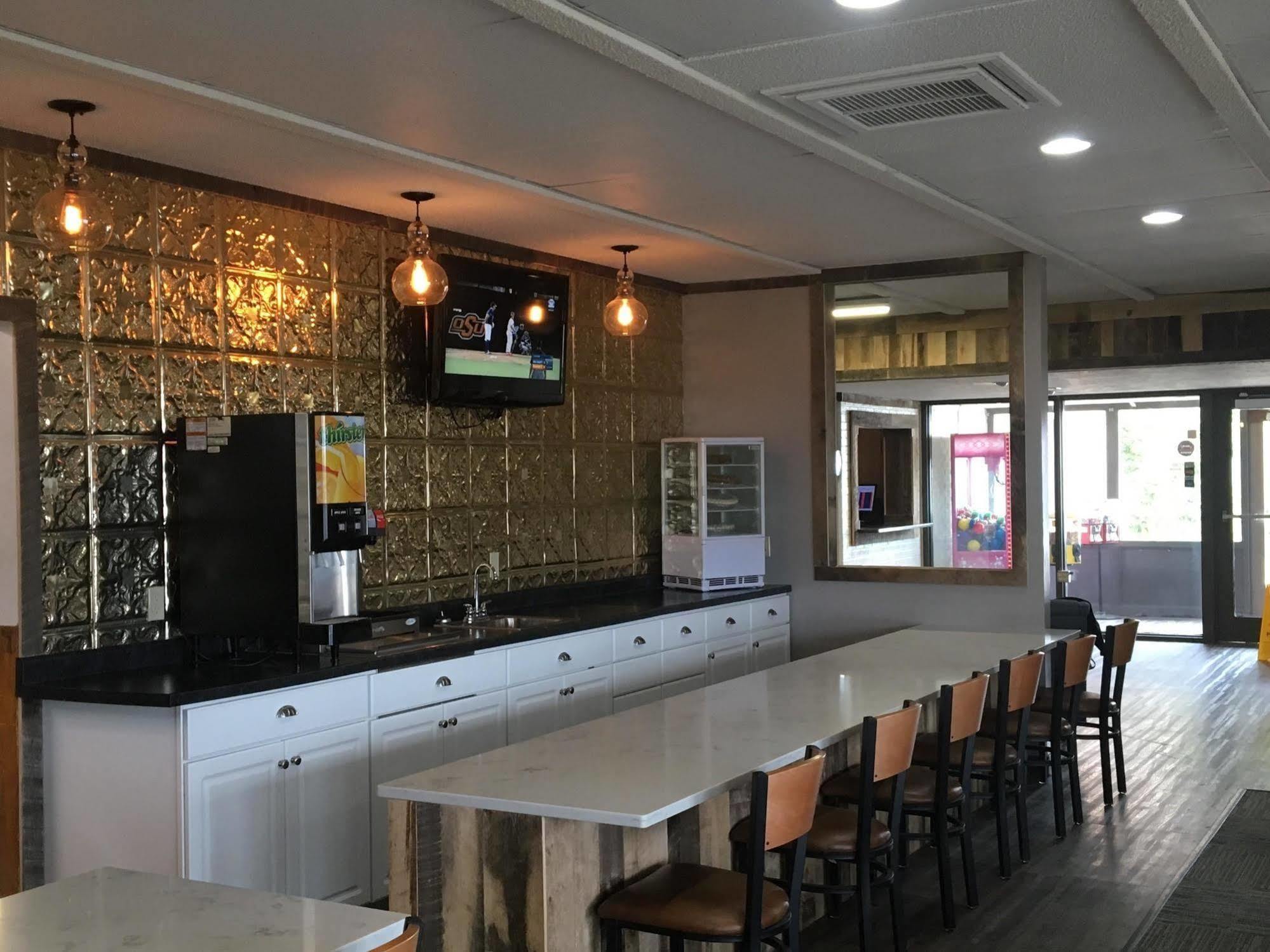 Sunlac Inn Lakota Экстерьер фото
