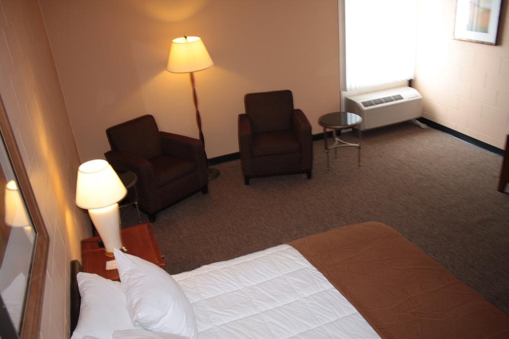 Sunlac Inn Lakota Экстерьер фото